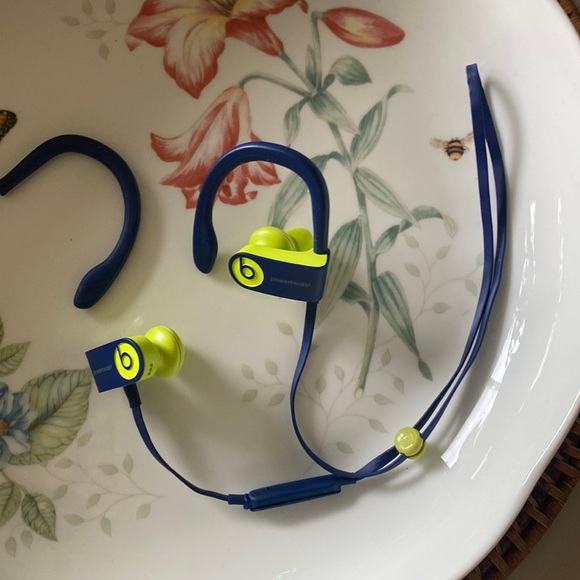 🌻SALE🌻 ORIGINAL POWER BEATS3 BY DR DRE wireless head phones